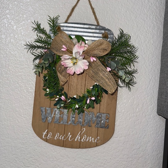 Charming Floral Welcome Sign with Burlap Bow - Picture 1 of 3